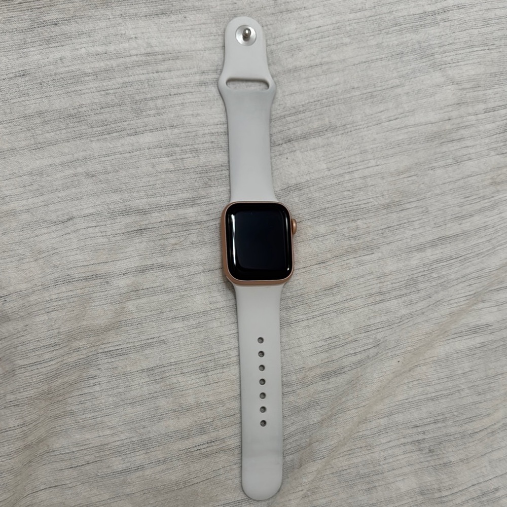 Apple Watch SE - Picture 2 of 5
